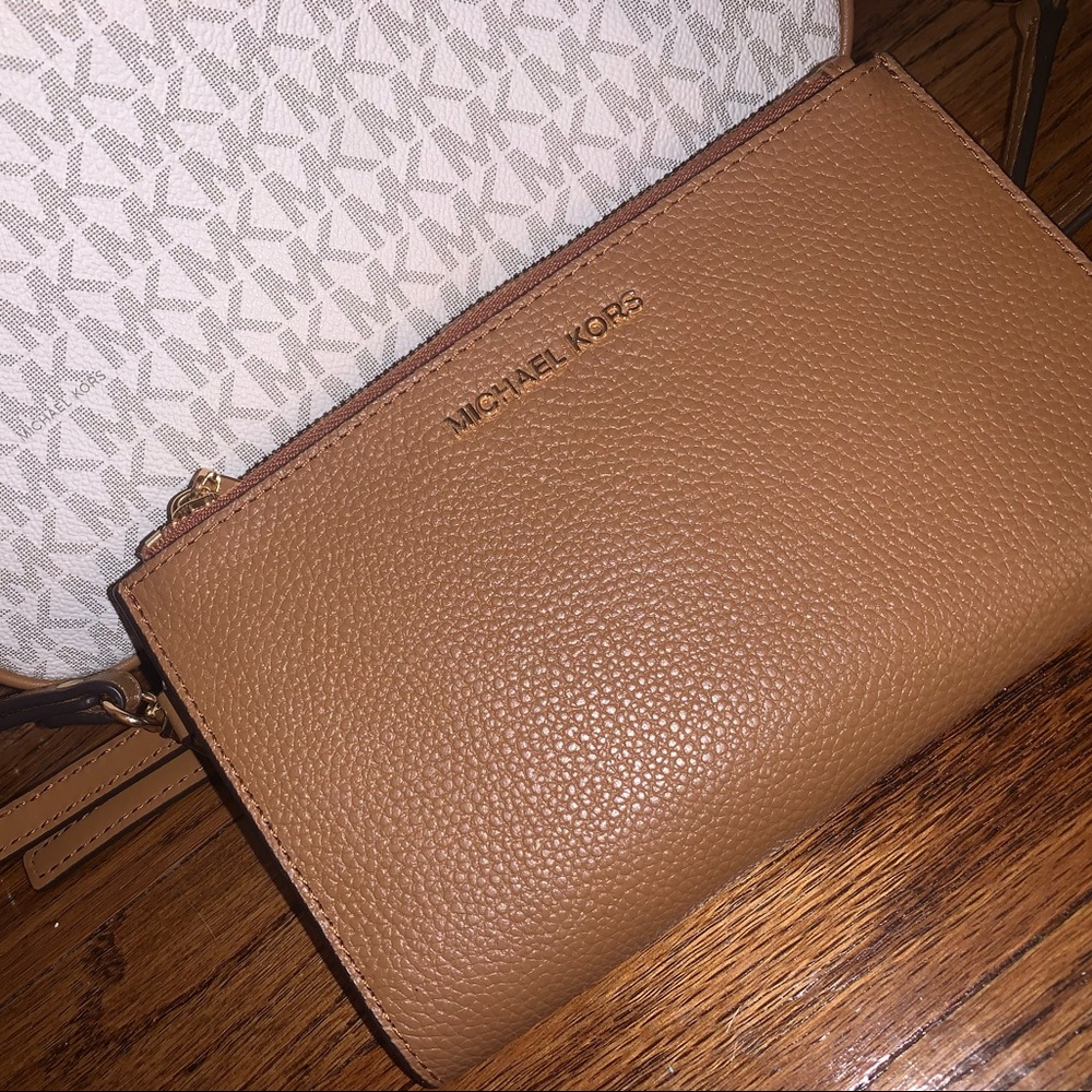 MICHAEL KORS Signature Jet Set Double-Zip Wristlet